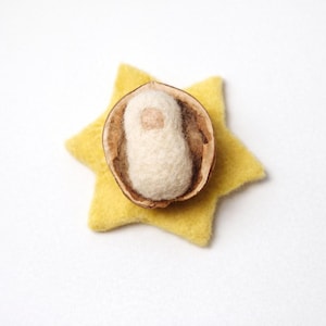 Filzbaby in Walnussschale oder Filzmaus