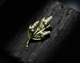 Birth Month Flower Brooch, Vintage Brooch, Wedding Brooch, Birthday Gift for Her, Floral Pins, Pearl Accent, Mother's Day Gift, Bridal Gift