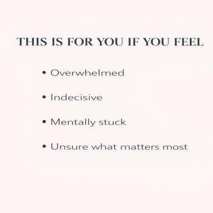 以下が含まれることがあります： 「THIS IS FOR YOU IF YOU FEEL」のテキストと、Overwhelmed、Indecisive、Mentally stuck、Unsure what matters mostの箇条書きが記載されたクリーム色のグラフィック。テキストは濃いグレーのフォントです。