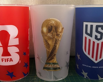 Seltenes Sammlerstück Michelob Ultra Fifa WM 2026 USA Trophy Set mit 3 Kunststoff 16 Unzen Bierbecher Rot Weiß Blau Fußball Fußball Barware