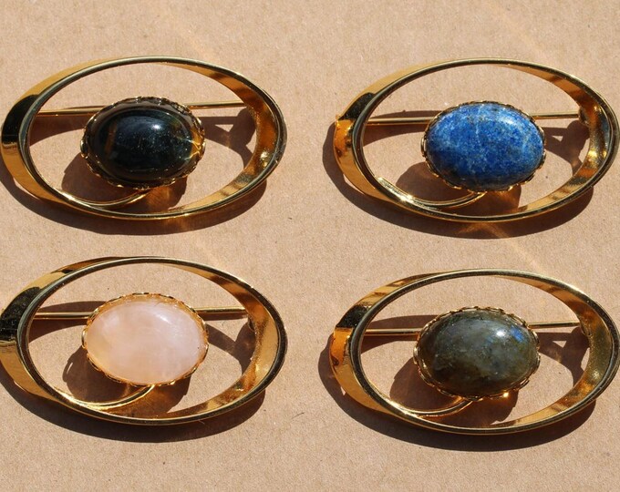 Oval Orbital Brooch with 13 x 18mm Cabachon