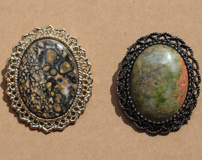 Brooch with 30 x 40mm Cabochon