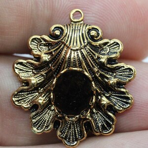 Antique Gold Baby PawPaw 8 x 10 mm Vertical Bezel Pendant - pkg 3