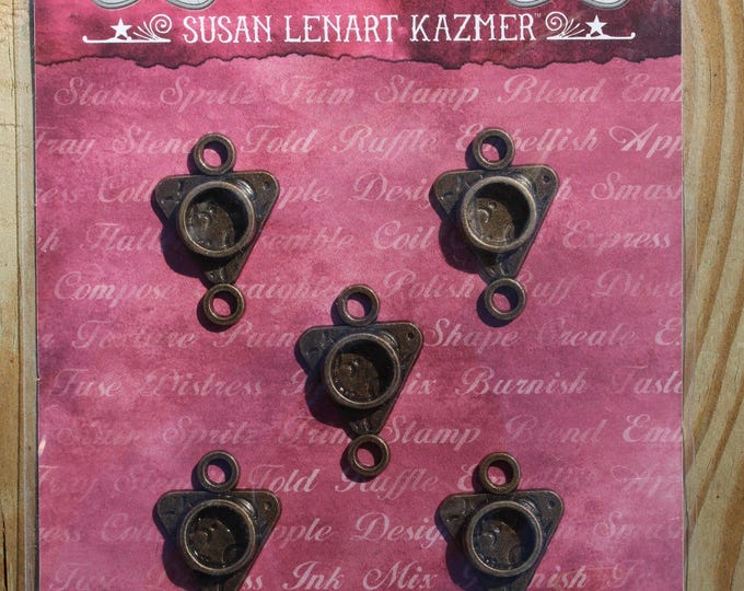 Spellbinders Triangle with Circle Bezels – Antique Bronze Tone Pendant Findings (5 Pack)