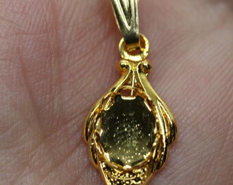 Tiny Filigree Leaf Petal Pendant - Package of 12