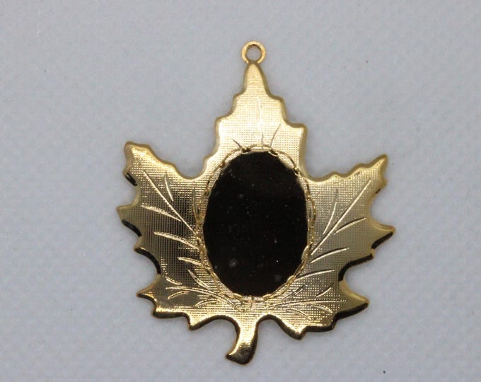 Maple Leaf 13 x 18 mm Pendants - Available in Gold