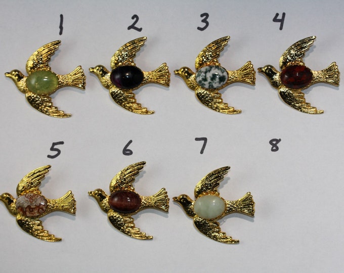 Dove Gold Plated Brooch with a 13 x 18 mm Gemstone Cabochon