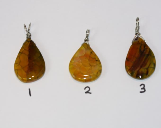 Tear drop shaped Dragon's Vein Agate Pendant- Item 1877