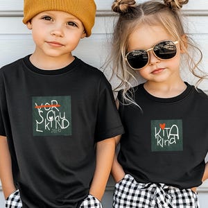 Geschwister Shirt Schulkind 2026 & Vorschulkind – Kitakind Kombi T-Shirt – Geschenk zur Einschulung – Tafeldesign Kreideoptik
