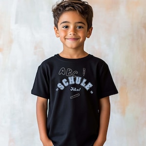 Einschulung 2026 T-Shirt Kinder personalisiert mit Name, Schulanfang Shirt 2026, Kinder Shirt Schule, College Stil, Back to School Unisex