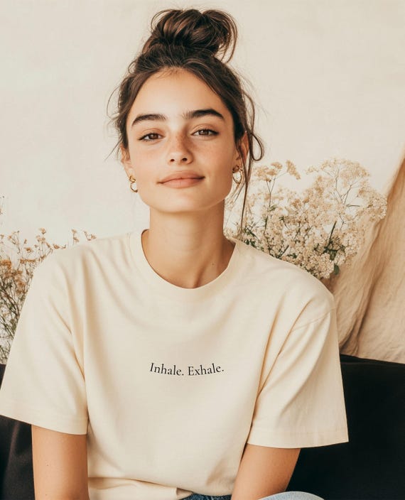 Inhale Exhale Shirt – Minimalistisches Yoga T-Shirt – Meditation & Mindfulness Tee – Calm Energy Statement