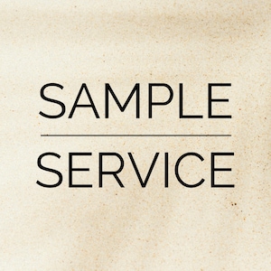 Puede incluir: Un fondo beige con las palabras "SAMPLE" encima de una línea horizontal, y "SERVICE" debajo, todo en fuente sans-serif negra. El texto está centrado.