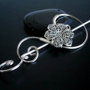Flower Brooch pin, Shawl Pin, Scarf Pin, Sweater Brooch, Knitting Accessories, Silver Wire pin