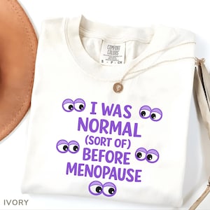 Puede incluir: Una taza de cerámica blanca con asa negra y el texto "But First, Coffee" en estilo manuscrito. La taza es probablemente de 310-425 ml y adecuada para bebidas calientes. Ideal para los amantes del café o del té.