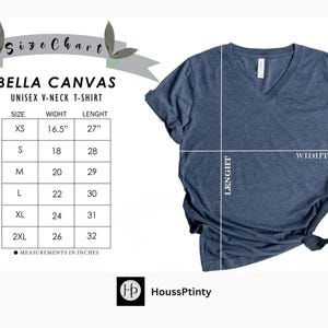 Puede incluir: Una camiseta unisex Bella Canvas azul marino con cuello en V y una tabla de tallas. La tabla muestra medidas en pulgadas, desde XS hasta 2XL. La camiseta est&aacute; plana, con medidas de largo y ancho indicadas.
