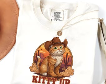 Maglietta Comfort Colors® Cowboy Cat Kitty Up, divertente regalo per gli amanti dei gatti western, maglietta con grafica vintage di un gattino cowboy
