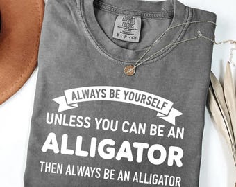 Camiseta Comfort Colors® Always Be Yourself Unless You Can Be an Alligator, regalo divertido para amantes de los animales, camiseta premium de mezcla triple con humor de caimán