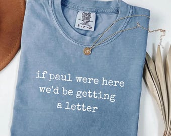 Si Pablo estuviera aquí, recibiríamos una carta. Camiseta cristiana divertida con colores reconfortantes®.
