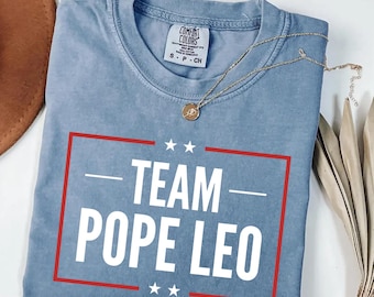 Koszulka zespołu papieża Leona XIV Comfort Colors®, koszulka wsparcia katolickiego, koszulka z grafiką wiary, koszulka z prezentem religijnym, koszulka na wydarzenie kościelne