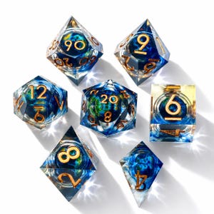 Blauer Planet Flüssigkern Würfelset, Earth Orb Resin DND Würfel, Kupfer Number Sharp Edge RPG Geschenk