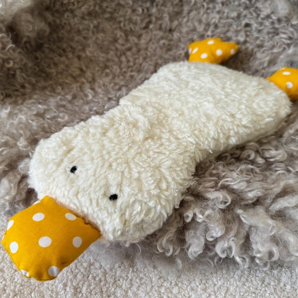 Wärmekissen Baby Ente aus Teddyplüsch – Traubenkernkissen, Kuscheltier, Geschenk zur Geburt handgemacht