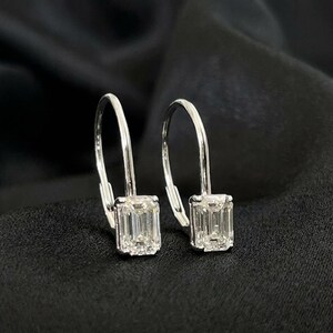 Smaragdslipade Solitaire Leverback-örhängen • 14K vitguldsfinish Brudhänge