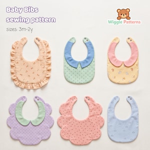 Può includere: Sei bavaglini per bambini in vari colori e fantasie. I bavaglini includono disegni floreali, a pois e tinta unita. I bavaglini sono nelle tonalità pesca, giallo, verde, rosa, viola e blu. Il testo "Baby Bibs sewing pattern" e "sizes: 3m-2y" è visibile.