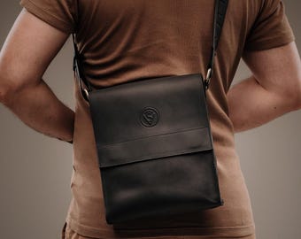 Men's Handmade Leather Crossbody Messenger Bag, Vintage Black Crazy Horse Shoulder Bag, Minimalist Everyday Leather Purse, Gift for Him