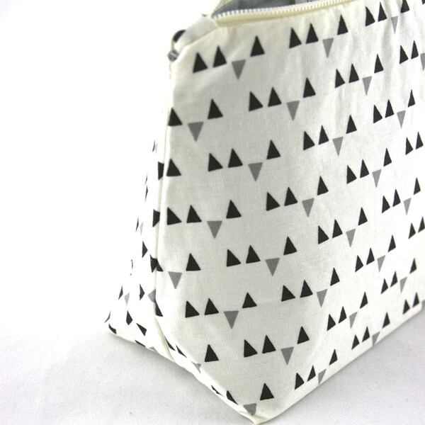 Gray Bunting Triangle Makeup Bag/Cosmetic Bag: Gray Party, Gray Baby Shower