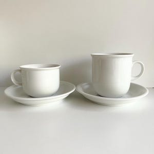 Thomas Germany Trend White Vintage Coffee Cups or Mugs and Saucers, Spülmaschinenfest, 80s Restaurant Fine German Porcelain