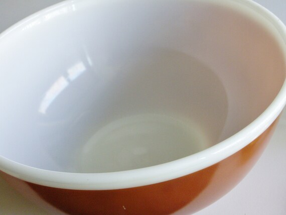 Pyrex 404 Mixing Bowl Americana Pattern Terracotta Brown Large 4 Qt Solid Color White Rimmed Single Banded 1970 Pyrex 404 Mixing Bowl Americana Pattern Terracotta Brown Large 4 Qt Solid Color White Rimmed Single Banded 1970