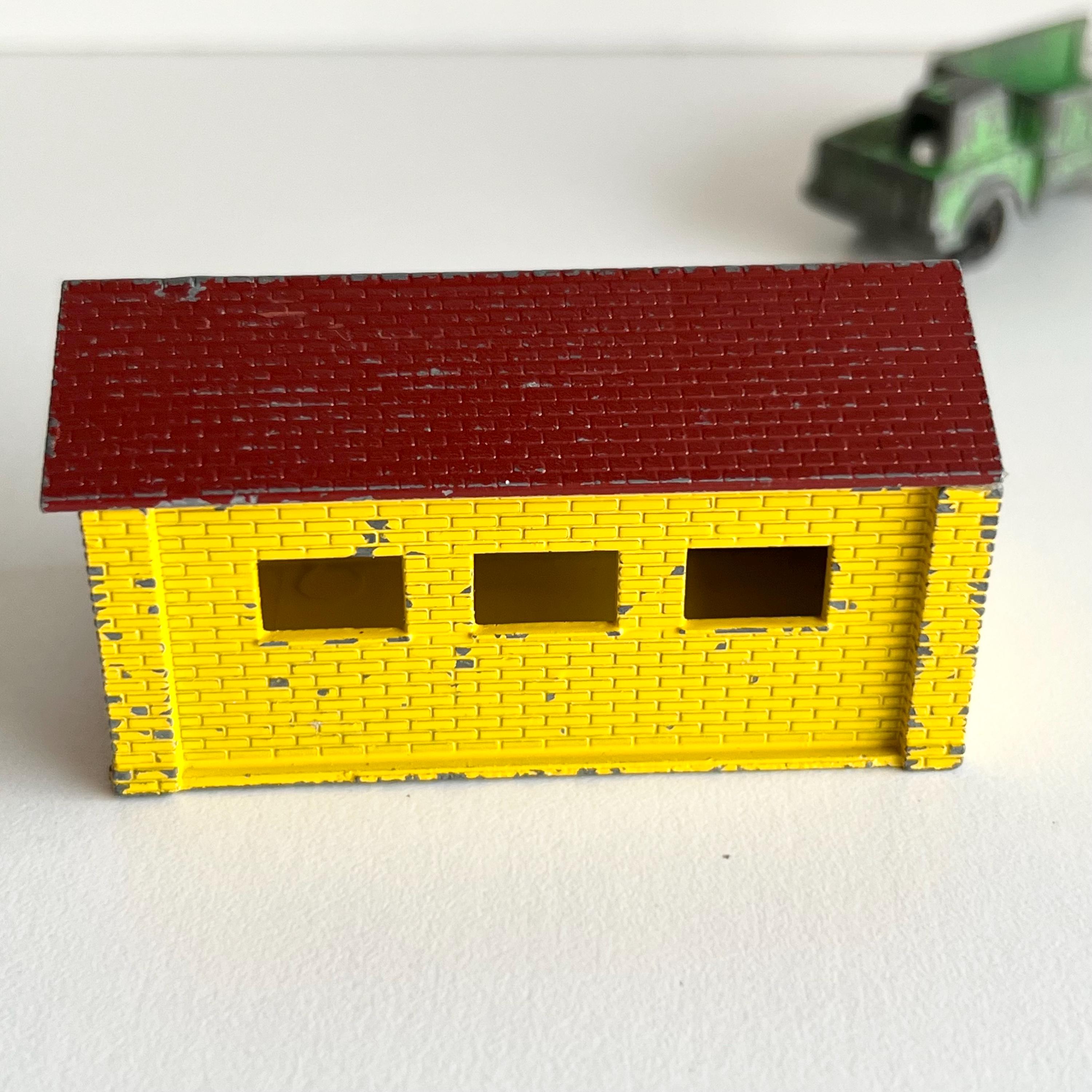 マッチボックス　レズニー　No.3 ガレージ Vintage Matchbox Lesney Garage: 1960s Die Cast Accessory Pack No 3