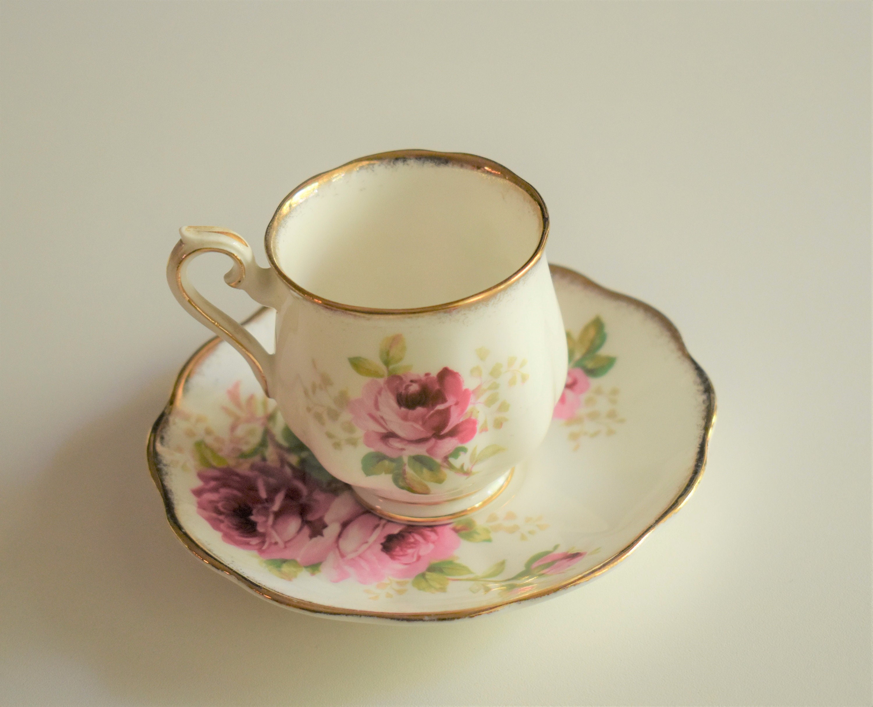 CUP AND SAUCER Beautiful SET  super nice condition don't miss 
