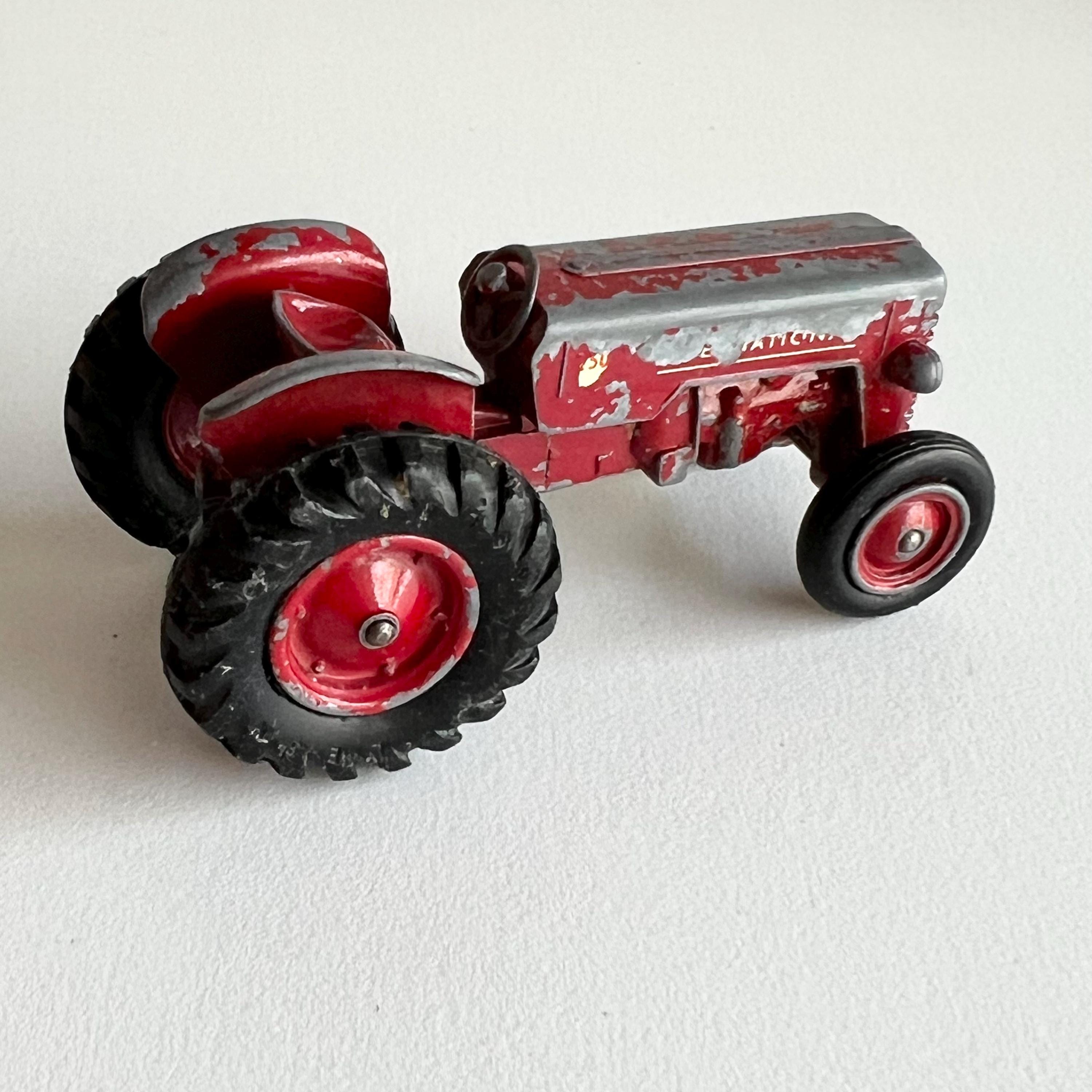 MATCHBOX No.4 イギリス製　トラクター Early Matchbox Lesney Tractor, No 4, King Size, Red With Black