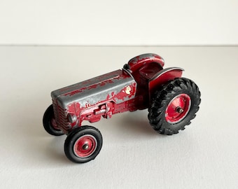 初期のマッチボックス・レスニー・トラクター、No.4、キングサイズ、赤