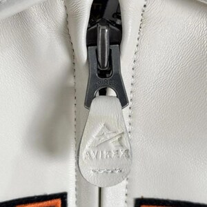 Puede incluir: Un juego de tres tazas de cer&aacute;mica con un acabado mate moteado. Las tazas son en tonos crema, gris claro y gris oscuro. Cada taza tiene un dise&ntilde;o simple y minimalista, ideal para caf&eacute; o t&eacute;.