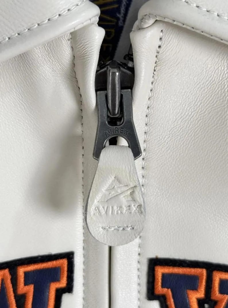 Puede incluir: Un juego de tres tazas de cer&aacute;mica con un acabado mate moteado. Las tazas son en tonos crema, gris claro y gris oscuro. Cada taza tiene un dise&ntilde;o simple y minimalista, ideal para caf&eacute; o t&eacute;.