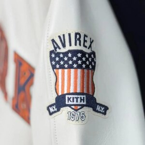 Chaqueta bomber de cuero Knicks Kith x Avirex, chaqueta de motociclista de cuero genuino de vaca, estilo universitario premium, chaqueta de cuero hecha a mano personalizada para él imagen 5