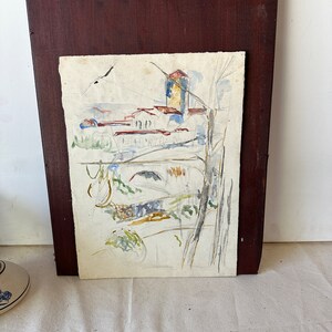 Puede incluir: Una pintura de acuarela de un edificio con un techo rojo y una torre alta. El edificio est&aacute; rodeado de &aacute;rboles y arbustos. La pintura est&aacute; hecha en un estilo suelto e impresionista.