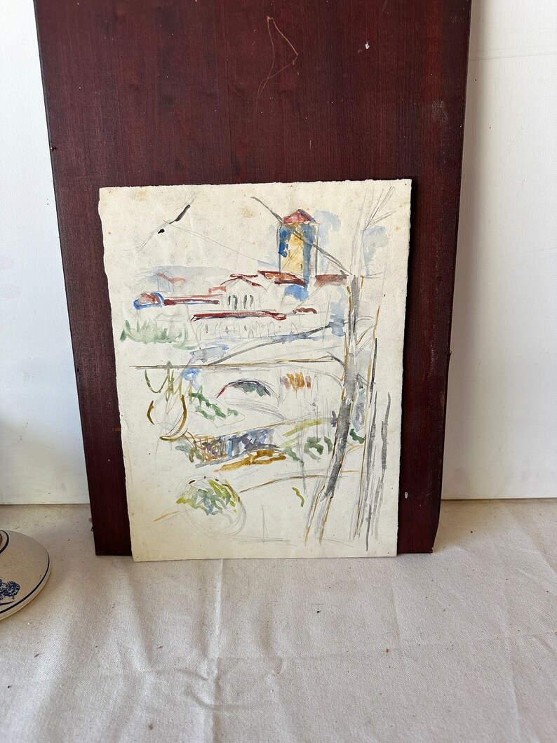 Puede incluir: Una pintura de acuarela de un edificio con un techo rojo y una torre alta. El edificio est&aacute; rodeado de &aacute;rboles y arbustos. La pintura est&aacute; hecha en un estilo suelto e impresionista.