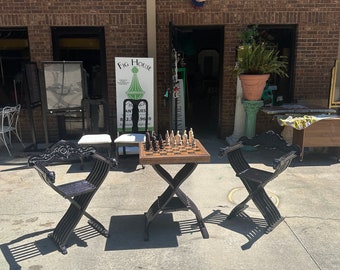 折りたたみ式テーブルと椅子、駒収納付きチェスセット