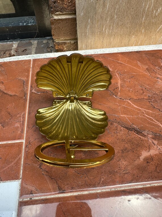 Brass Seashell Compact With Latch - image 5