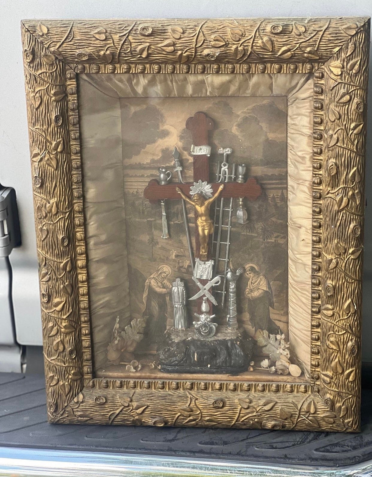 **アンティーク風♡SAVON‪ꔛ‬パウダーBOX風** Antique 1800s “tools of the Passion” Shadow Box - Etsy