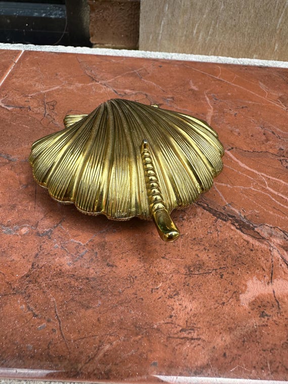 Brass Seashell Compact With Latch - image 3