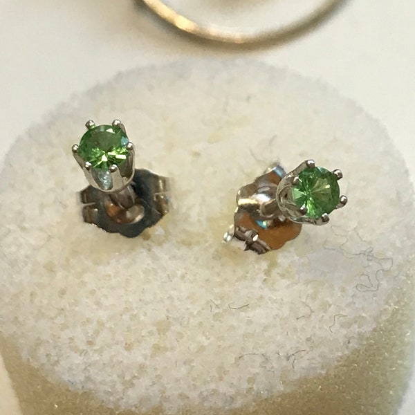 Orecchini carini in tsavorite