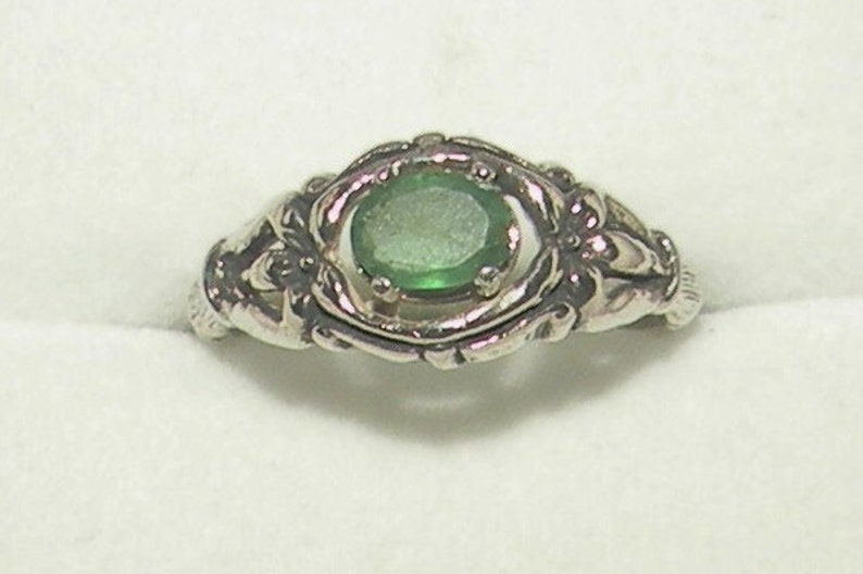 Unique Emerald Ring image 4