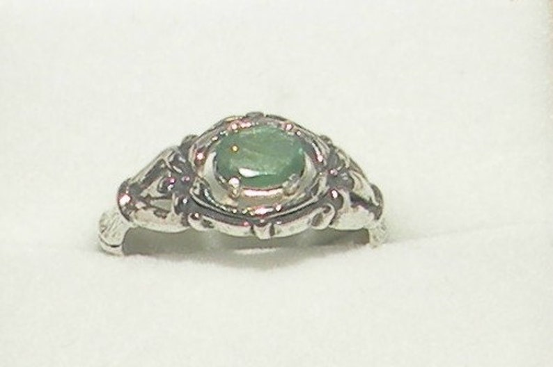 Unique Emerald Ring image 1