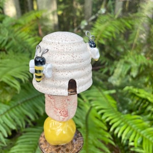 Honey Bee Garden Totem