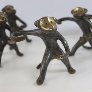 Vintage-Affenfigur aus Messing im Walter-Bosse-Stil, sowjetische Gewürzständer-Metallstatue, Ringhalter und Schmuckdisplay, kleine Schreibtischdekoration in Tierform