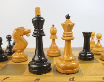 Soviet Grandmaster Chess Set, 1950s Weighted Vintage Wooden GM Chess Pieces and Board